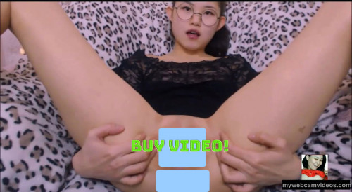 Asi_Akira_Spreading_Wide_her_little_Pussy_2.md.jpg