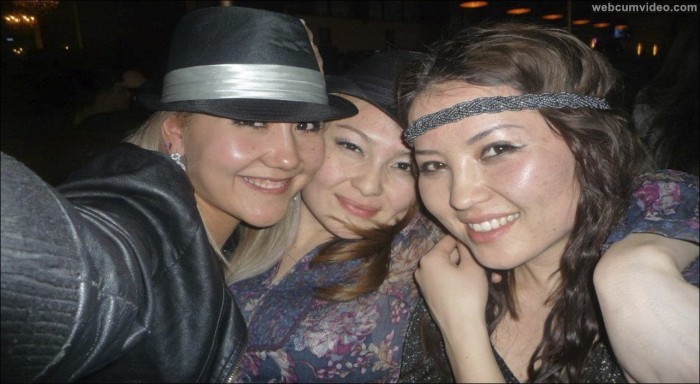 Central_Asian_Girls_32.md.jpg