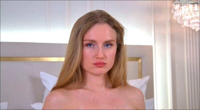 OllieBell_Nude_Tits_spreads_Pussy_hole_1.md.jpg