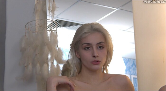 DashaParks_Nude_Tits_shows_her_Cunt_hole_2.md.jpg