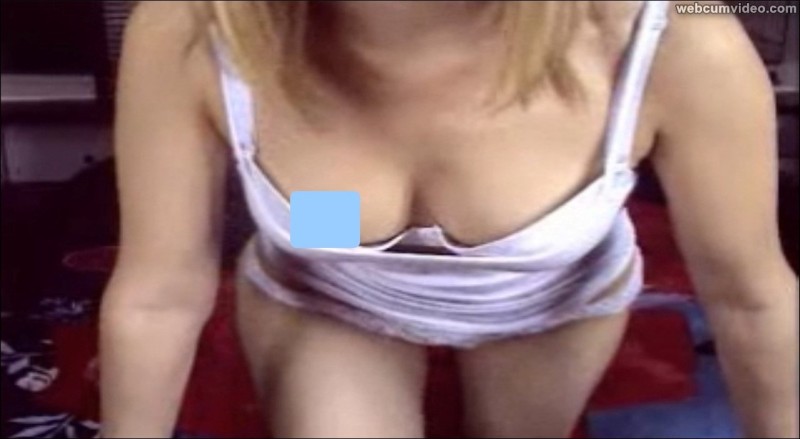 PrettySelena Nude Tits Masturbates her Pussy 5
